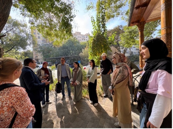 Germaniyalik yosh tadqiqotchilar O‘zbekistonga tashrif buyurib, “Jangoh” mahallasi vakillari bilan uchrashmoqda.